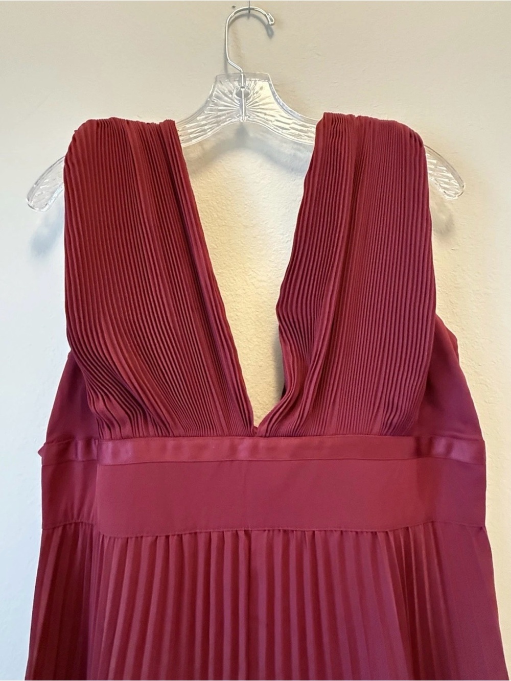 ASOS DESIGN Burgundy Pleated Maxi Dress Bridesmaid Wedding Guest Formal Size 12 - Picture 4 of 15